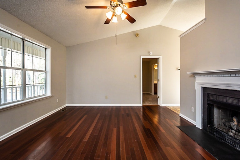 Photo 3 of 18 - 5428 New Oak St, Youngsville, NC 27596