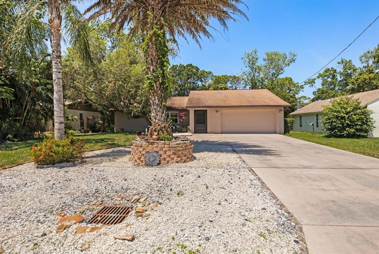 Photo 2 of 27 - 4344 Nelson Ave, Sarasota, FL 34231