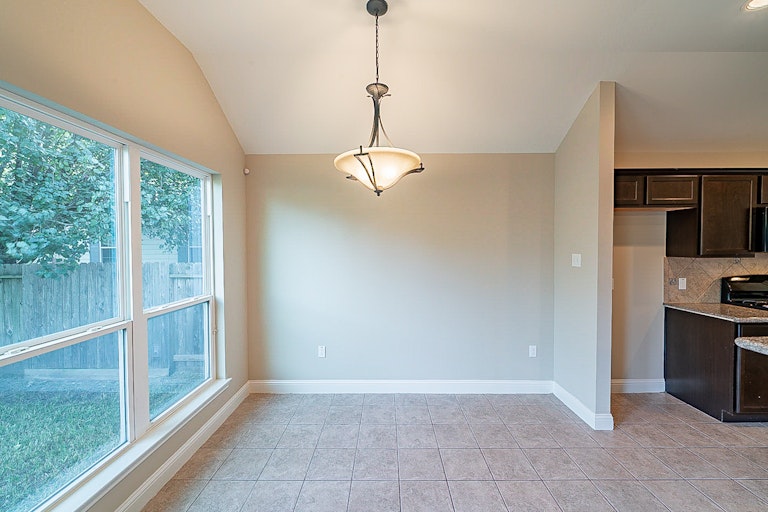 Photo 10 of 32 - 901 Grenshaw St, Houston, TX 77088