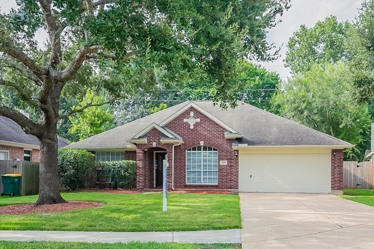 Photo 1 of 26 - 3839 Canton Dr, Pearland, TX 77584