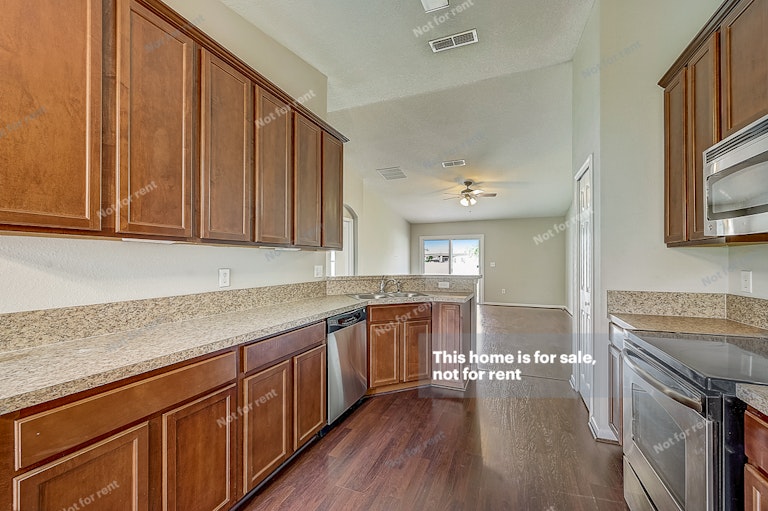 Photo 2 of 33 - 6012 Chestnut Gelding Ln, Jacksonville, FL 32234