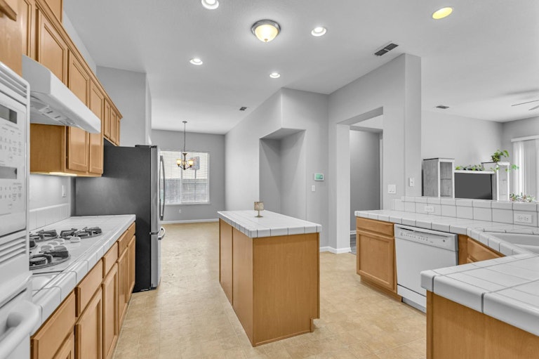Photo 14 of 55 - 7831 Lahontan Ct, Sacramento, CA 95829