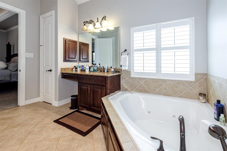 Photo 19 of 39 - 17607 Wagner Point Ct, Tomball, TX 77377