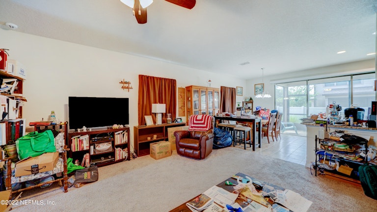 Photo 7 of 20 - 7001 Butterfly Ct, Jacksonville, FL 32258