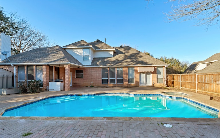 Photo 2 of 24 - 2809 Kingswood Dr, Grapevine, TX 76051