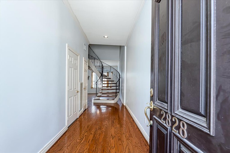 Photo 2 of 47 - 2828 Bering Dr, Houston, TX 77057