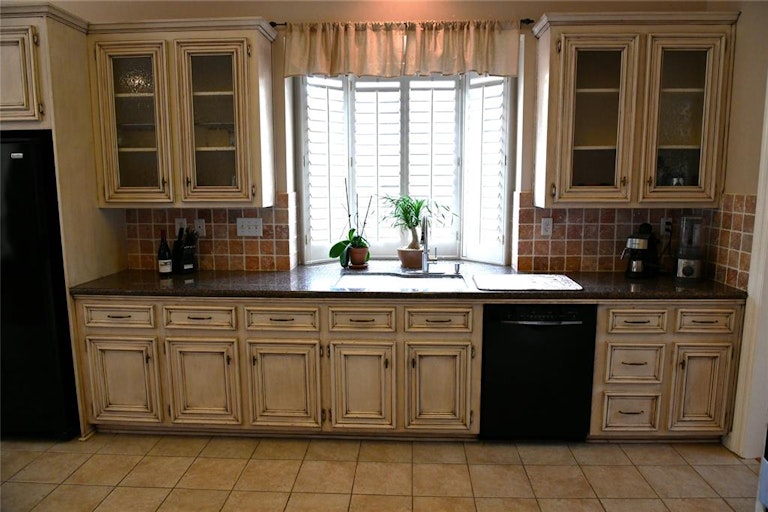 Photo 14 of 44 - 5003 Kingsland Ct, Sugar Land, TX 77479