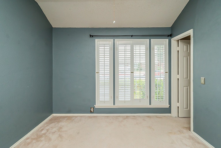 Photo 18 of 47 - 1309 Woodthorpe Dr, Mesquite, TX 75181