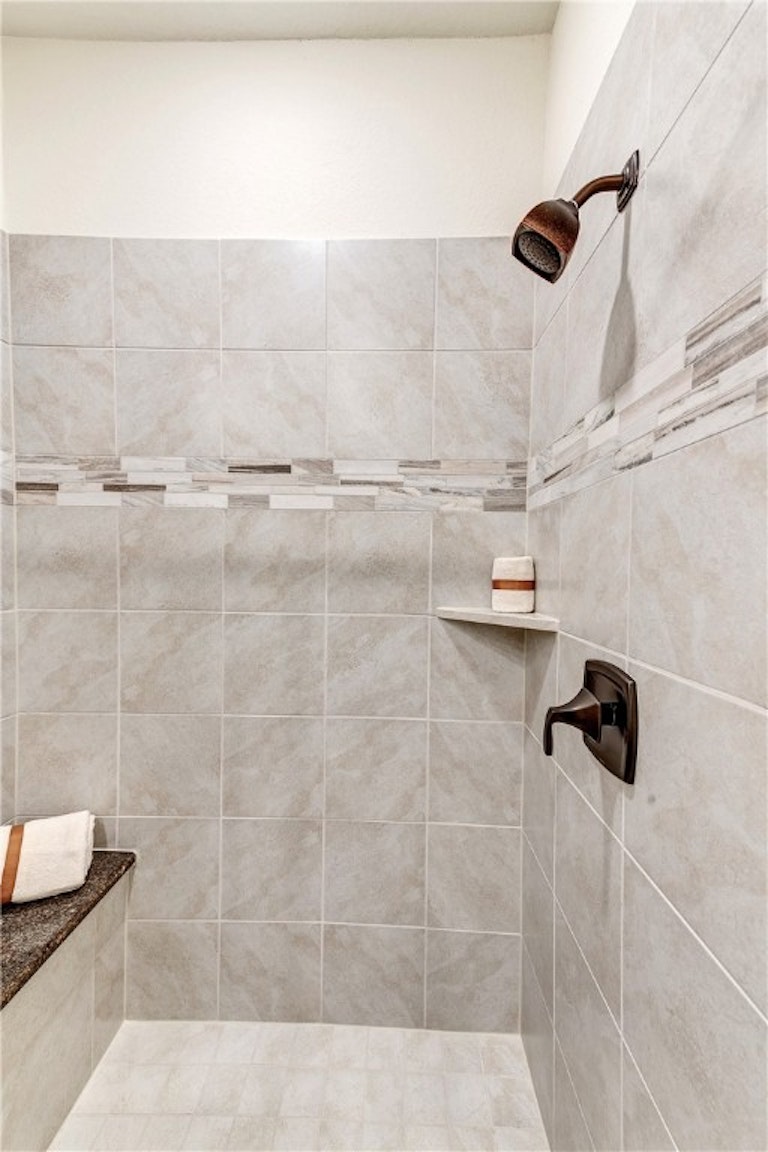 Photo 25 of 34 - 141 Green Knoll Ln, Georgetown, TX 78628