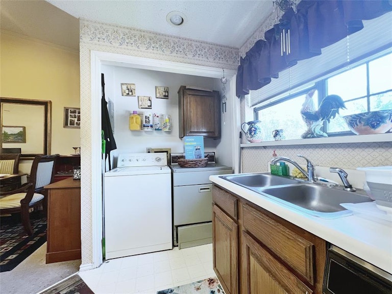 Photo 12 of 16 - 408 Pebble Way #254, Arlington, TX 76006