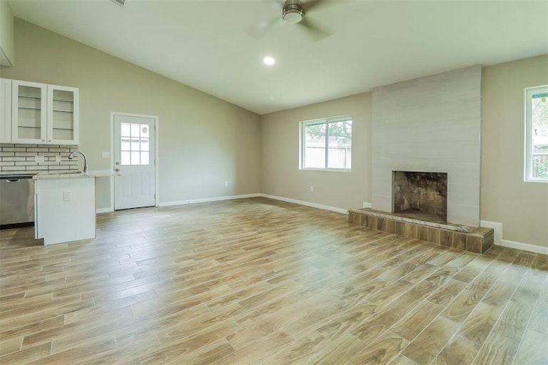 Photo 2 of 20 - 16927 Paint Rock Rd, Friendswood, TX 77546