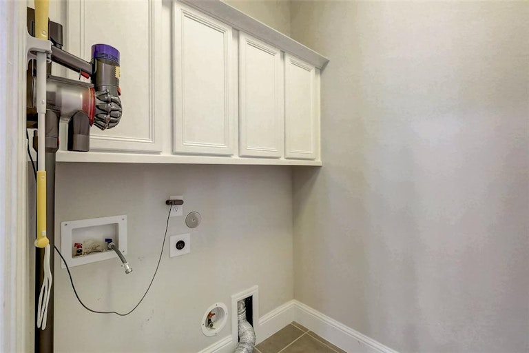 Photo 26 of 40 - 1704 Oak Leaf Pass Dr, Houston, TX 77055