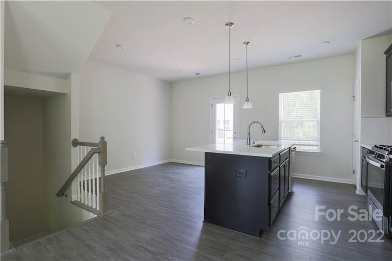 Photo 4 of 16 - 1156 Ashbury St, Charlotte, NC 28216