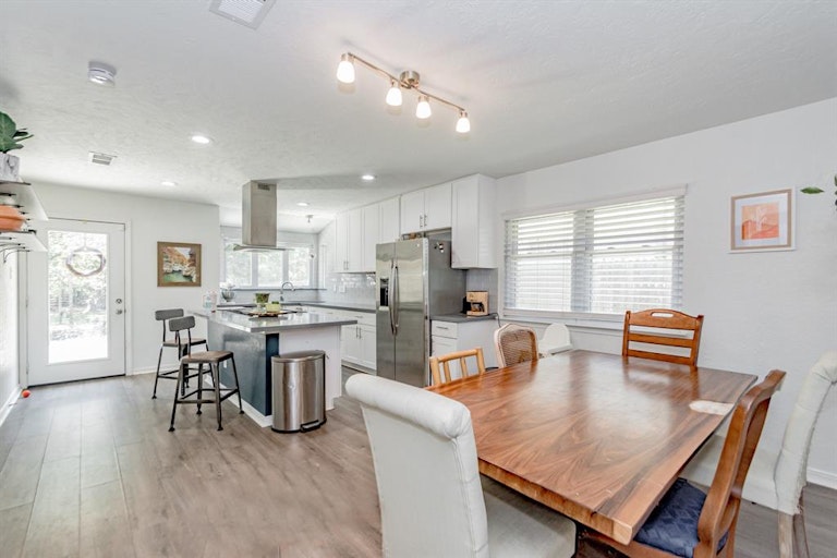 Photo 5 of 24 - 16930 Creek Line Dr, Friendswood, TX 77546