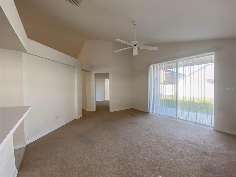 Photo 13 of 26 - 31339 Heatherstone Dr, Wesley Chapel, FL 33543
