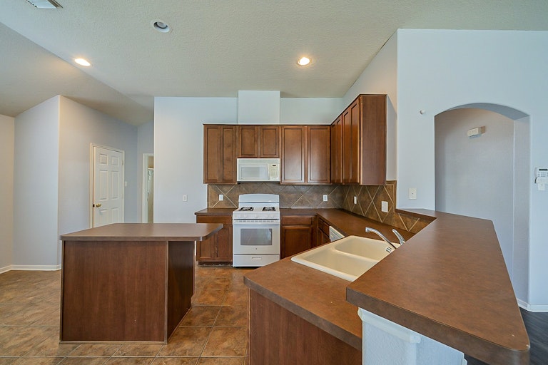 Photo 2 of 29 - 4115 Tree Mist Ct, Humble, TX 77346