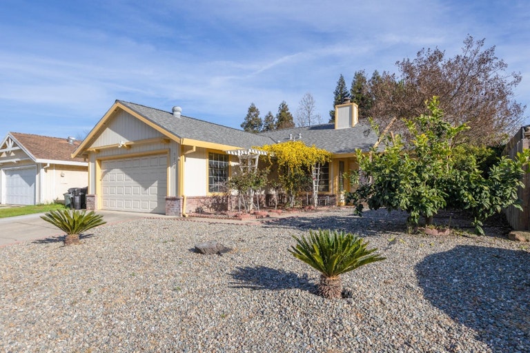 Photo 3 of 38 - 5030 Strasbourg Way, Sacramento, CA 95842