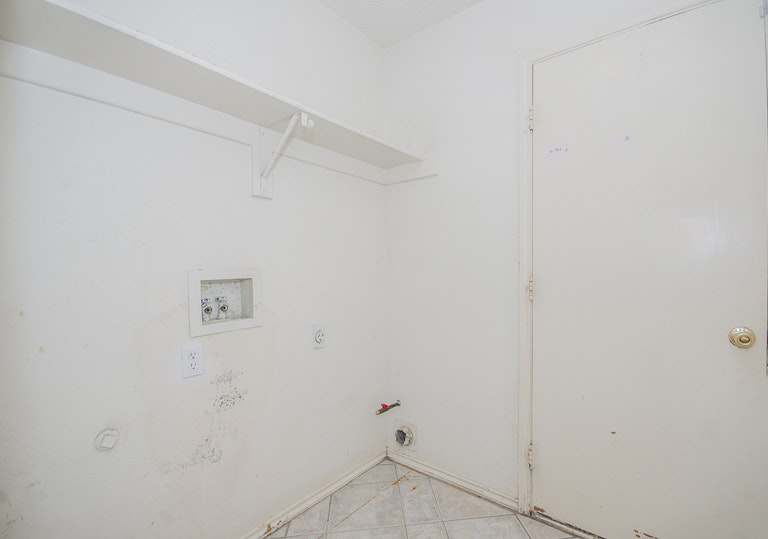 Photo 11 of 25 - 112 Marshall Dr, Cedar Hill, TX 75104