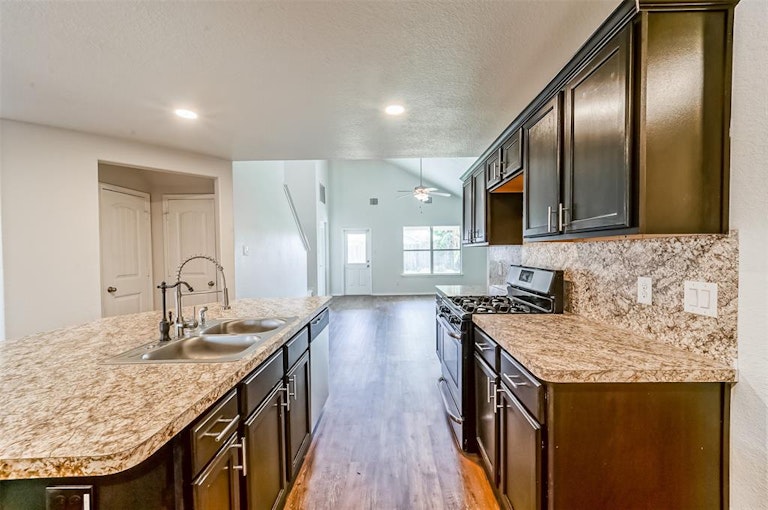 Photo 10 of 31 - 16531 Ranchero Creek Way, Houston, TX 77049