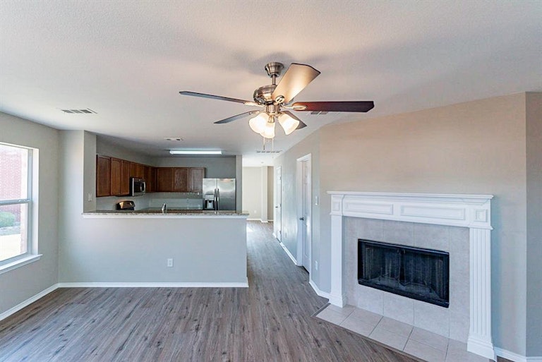 Photo 6 of 12 - 7969 Emilie Ln, Frisco, TX 75035