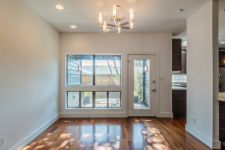 Photo 9 of 28 - 7050 Gaston Ave, Dallas, TX 75214