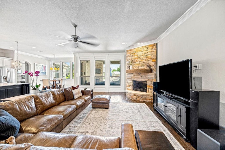 Photo 8 of 37 - 1620 Cattle Dr, Prosper, TX 75078
