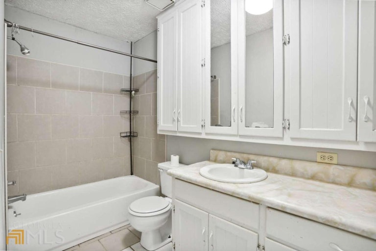 Photo 15 of 29 - 4264 Dustin Dr, Acworth, GA 30101