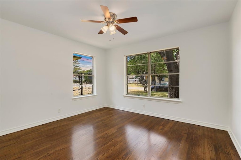 Photo 13 of 30 - 2118 Boyd St, Dallas, TX 75224