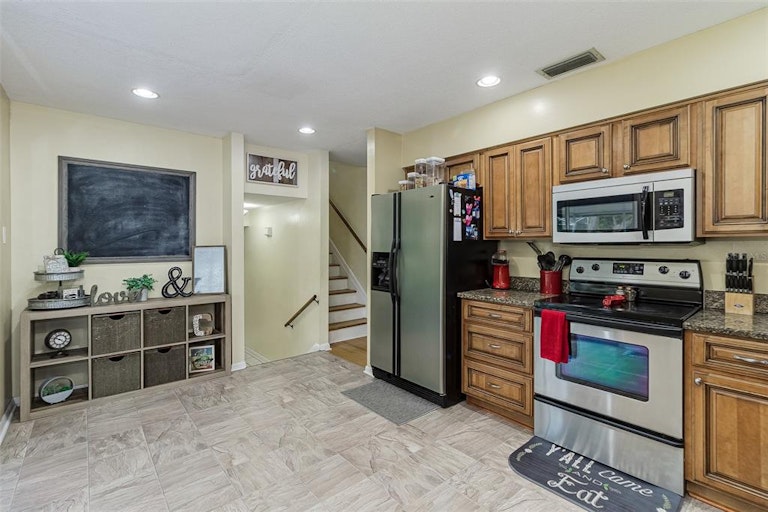 Photo 10 of 33 - 5427 Harbor Dr W, Lakeland, FL 33809