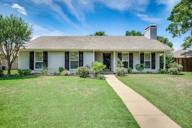 Photo 1 of 32 - 207 Cherrybark Dr, Coppell, TX 75019