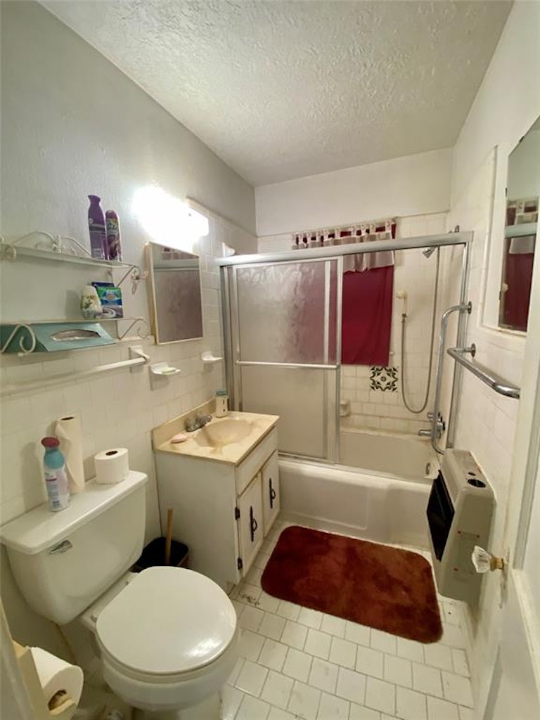 Photo 8 of 14 - 6722 Kernel St, Houston, TX 77087