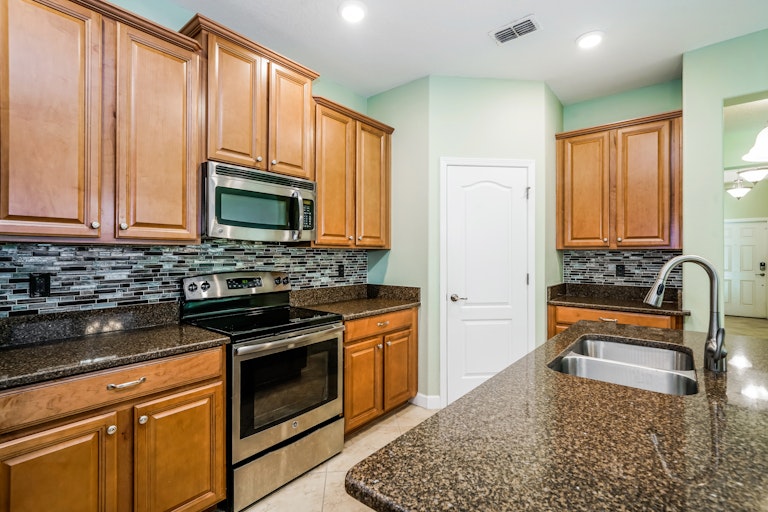 Photo 25 of 42 - 19303 Prairie Tree Pl, Tampa, FL 33647