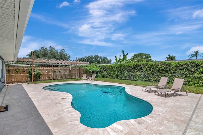 Photo 37 of 42 - 4301 Birch St NE, Saint Petersburg, FL 33703