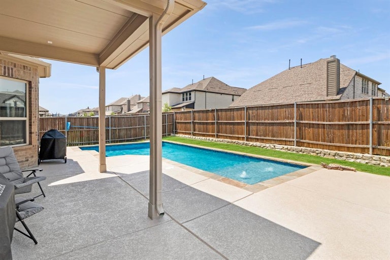 Photo 2 of 23 - 5901 Humber Ln, Aubrey, TX 76227