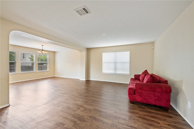 Photo 13 of 39 - 204 Debbie Ann Dr, Leander, TX 78641