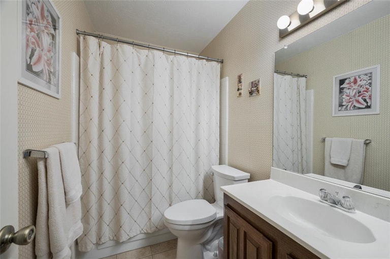 Photo 15 of 24 - 3610 Willowood Dr, Garland, TX 75040