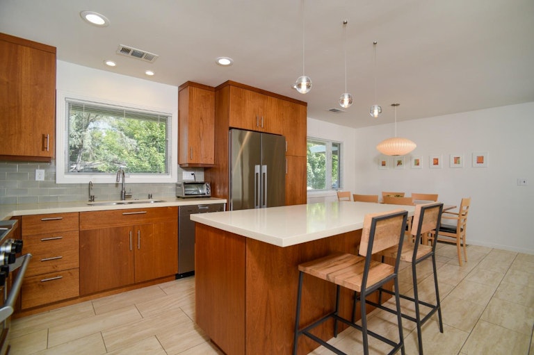 Photo 14 of 68 - 1940 Rolling Hills Rd, Sacramento, CA 95864