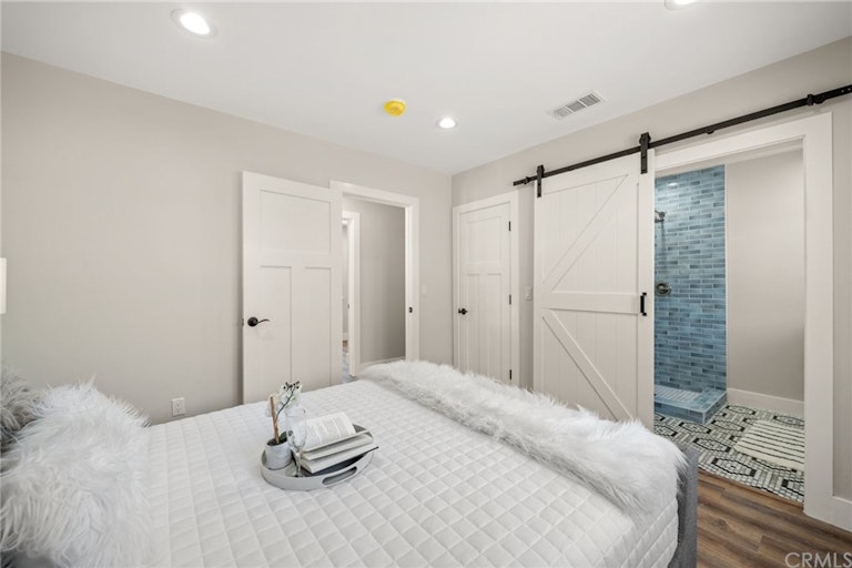 Photo 12 of 25 - 3321 W 27th St, Los Angeles, CA 90018