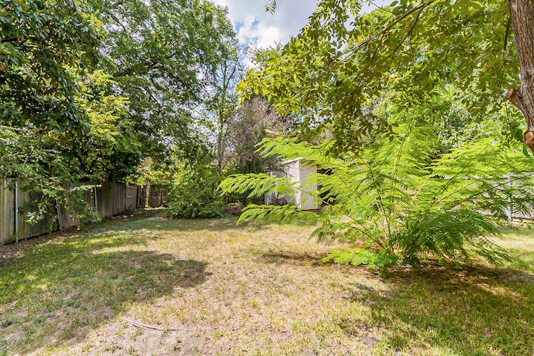 Photo 14 of 21 - 2812 E Ln, Fort Worth, TX 76116
