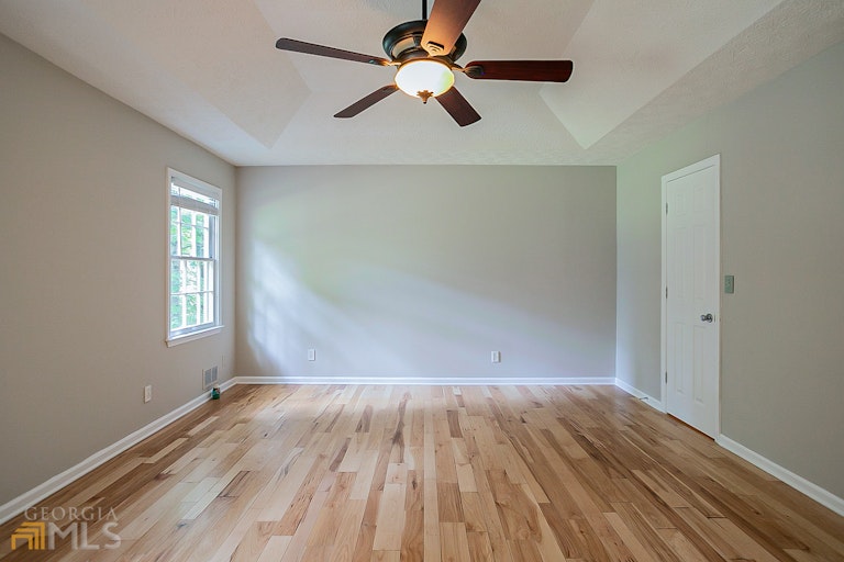 Photo 9 of 26 - 4695 Brandon Acres Ln, Buford, GA 30519