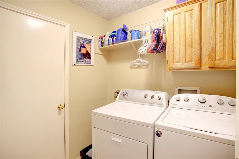 Photo 11 of 17 - 2722 Chatsworth Dr, Grapevine, TX 76051