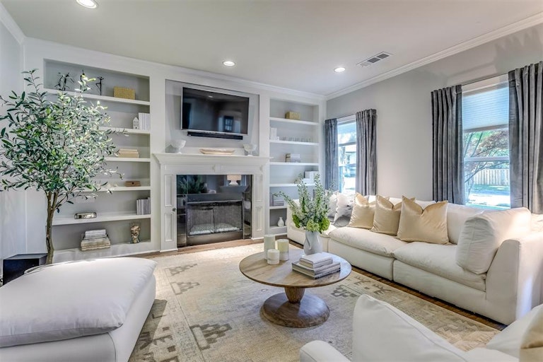 Photo 6 of 38 - 405 N Bradley St, McKinney, TX 75069