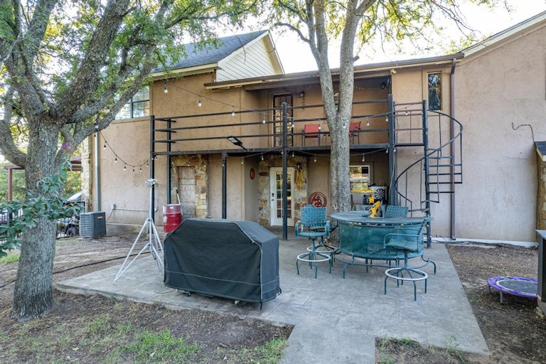 Photo 9 of 38 - 413 Silver Ln, Azle, TX 76020