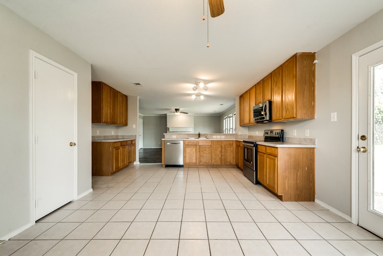 Photo 14 of 34 - 3602 Hawthorne Trl, Rockwall, TX 75032