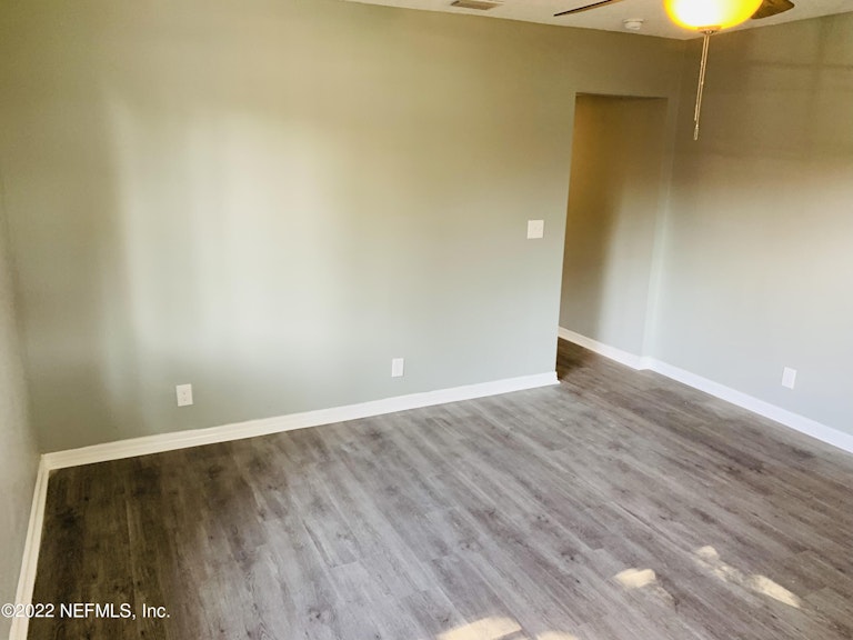 Photo 3 of 19 - 1354 Labelle St, Jacksonville, FL 32205