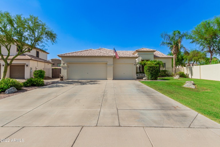 Photo 2 of 26 - 1720 E Redwood Pl, Chandler, AZ 85286