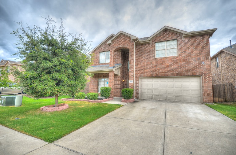 Photo 1 of 44 - 9713 Mulligan Dr, McKinney, TX 75072