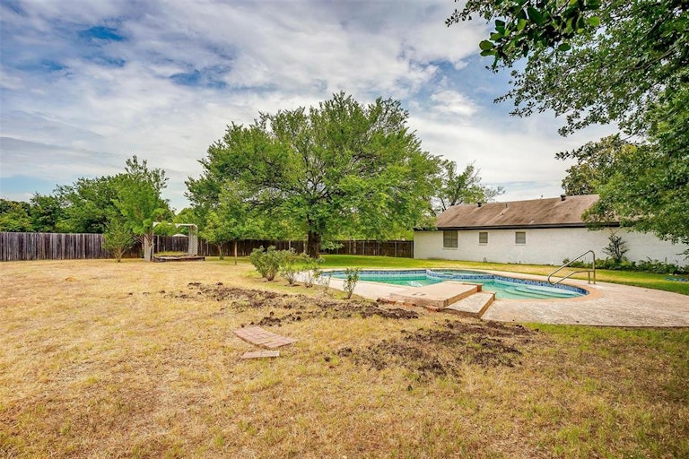 Photo 37 of 40 - 1615 E Bankhead Dr, Weatherford, TX 76086