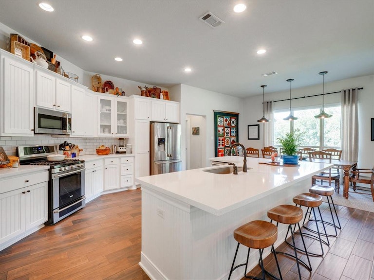 Photo 10 of 40 - 6409 Shoreline Dr, Little Elm, TX 75068