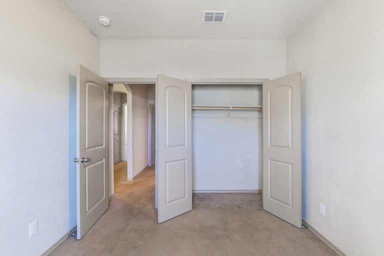 Photo 12 of 25 - 11044 Dillon St, Fort Worth, TX 76179